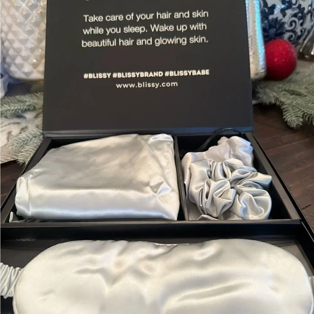 NIB Blissy King Size Dream Set silver